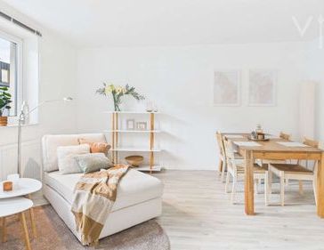 URBAN & COZY! Möblierte 2-Zimmer-Wohnung mit Einbauküche und Loggia - Photo 1