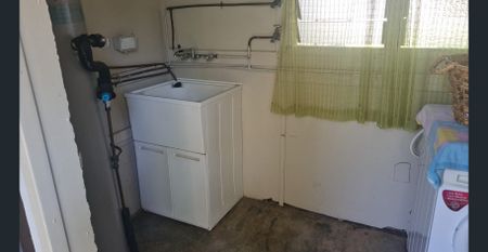 Cozy Cottage in Scarborough! - Photo 3