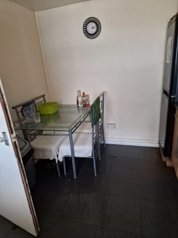 Room in a Shared House, Malmesbury Road, E3 - Photo 4