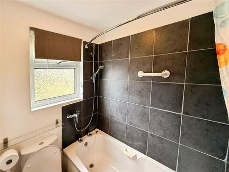 2 bedroom semi-detached house to rent - Photo 5