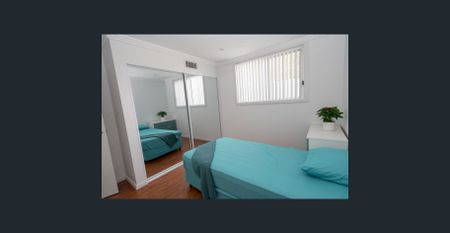 Luxurious 4-Bedroom Duplex, Walk to the Train, Three Stops to Parramatta - Photo 2