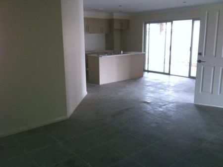 GREAT LOCATION! - Photo 2