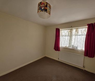 4 bedroom end of terrace house to rent - Photo 4