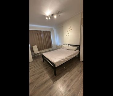Room in a Shared House, Kennyland Court, NW4 - Photo 3