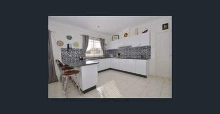 Spacious 3 Bedroom Home With Multiple Living Areas - Photo 3