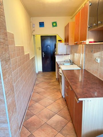 Garsoniera mobilata etajul 1 zona Calea Bucuresti ,libera. - Photo 3