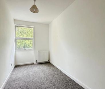A beautifully refurbished four-bedroom house, finished to a high st... - Photo 3