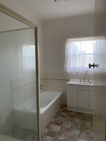 Fantastic well maintained 3 bedroom home. - Photo 4