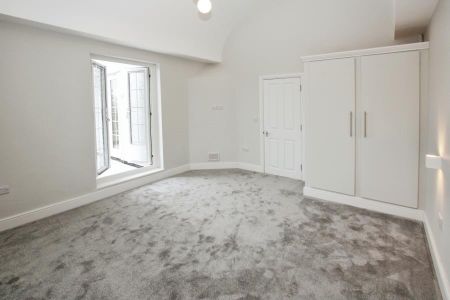 3 bedroom flat to rent - Photo 3