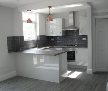 4 bedroom semi-detached house to rent - Photo 3