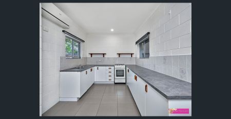 Private, Spacious & Conveniently Located! - Photo 3