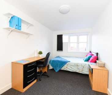 1 bedroom in a flat share to rent - Photo 6