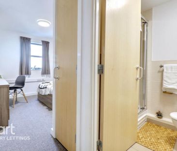 1 bedroom in a flat share to rent - Photo 3