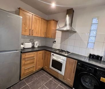 Room in a Shared House, Warren Road, LU1 - Photo 2