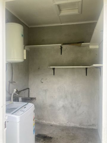 Compact 1-bedroom unit - Photo 5