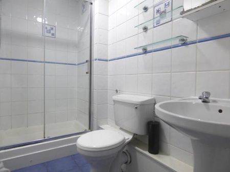 1 bedroom in a house share to rent - Photo 4