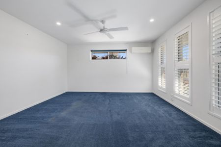 Modern, Stylish & All-Inclusive - Gas, water and Internet Included! - Photo 3