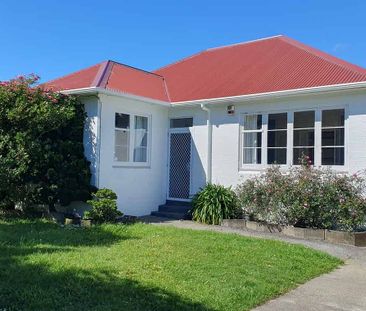 Cosy family home with garden veges - Photo 1