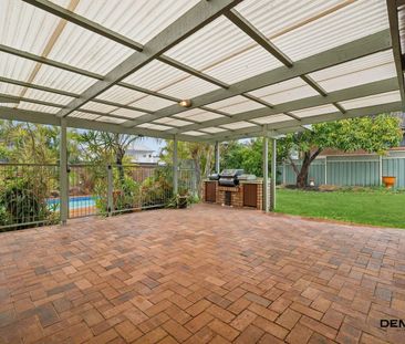 Timeless design. Corner position. Poolside living done right. - Photo 2