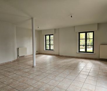 Appartement met 2 slaapkamers, terras en staanplaats - Photo 1