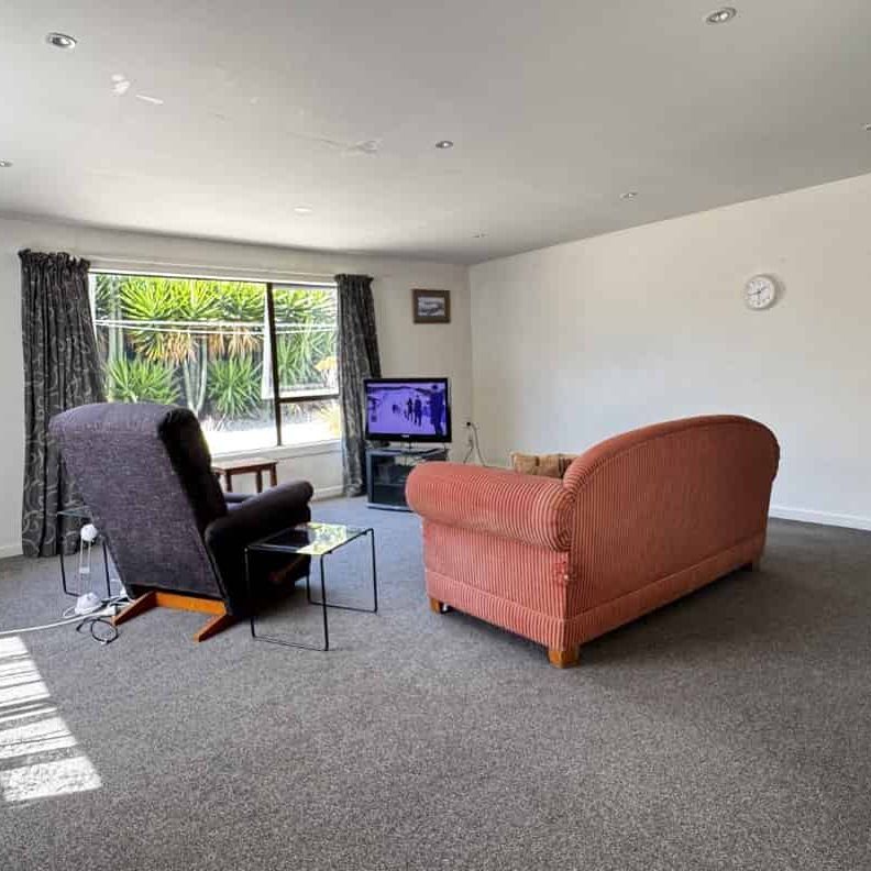 Spacious 3-Bedroom Bungalow Apartment in New Brighton. - Photo 1