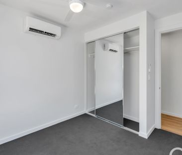 Open the Door to a Modern ground floor apartment - Photo 2