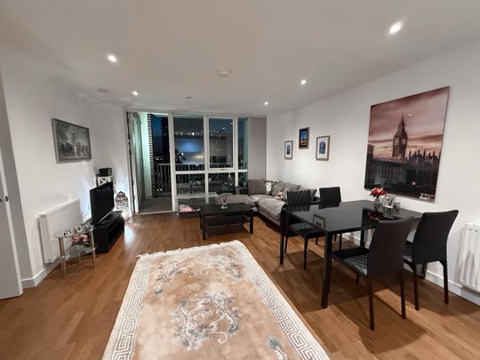 2 Bed Flat, Discovery Tower, E16 - Photo 1