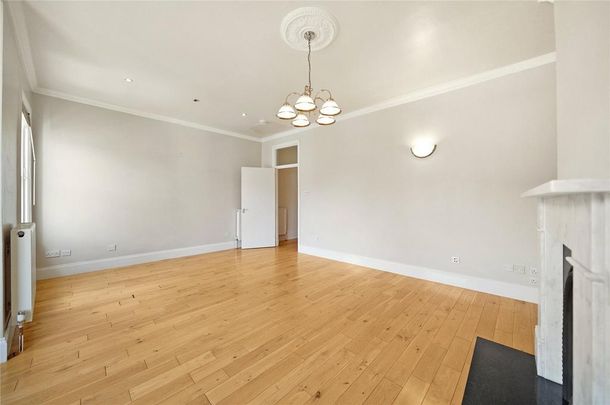 3 bedroom flat to rent - Photo 1