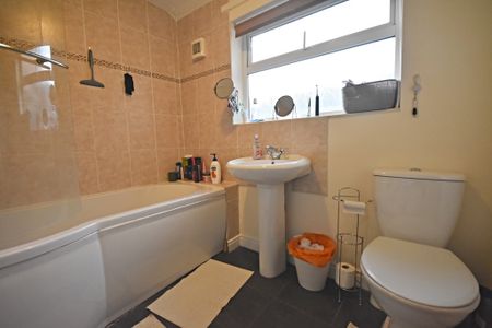 2 Bedroom End Terraced House - Photo 3