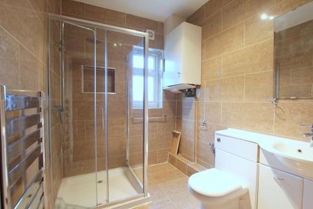 1 bedroom in a house share to rent - Photo 4