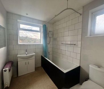 4 bedroom semi-detached house to rent - Photo 4