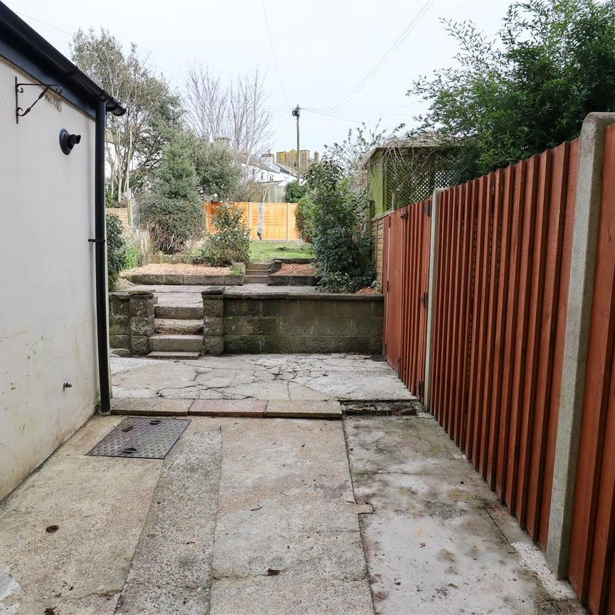 Elphinstone Road, Hastings - Photo 1