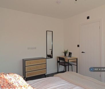 1 bedroom in a house share to rent - Photo 2