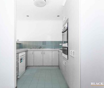 Enjoy convenient Inner North living in the highly sought-after... - Photo 4