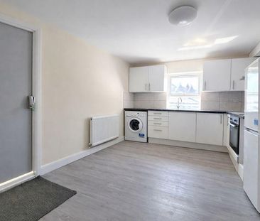 Property to rent - Photo 3