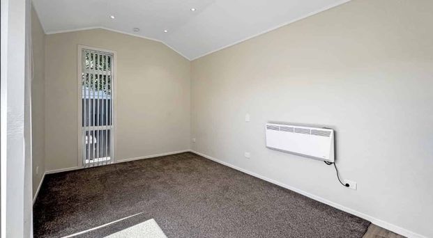Welcome home to 81A Endeavour Street - Photo 1