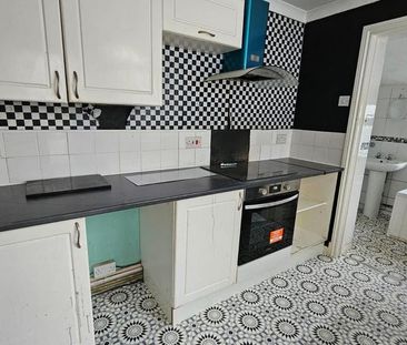 3 bedroom terraced house to rent - Photo 5