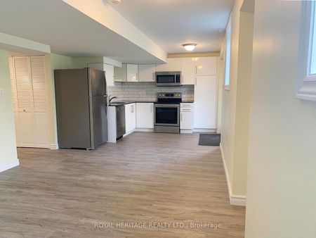 For Lease - 1628 Spencely Drive, Oshawa, Ontario - Photo 4