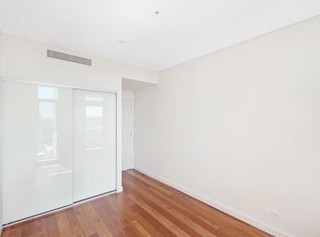 Quiet One Bedroom with Large Balcony & Car Space - Photo 3