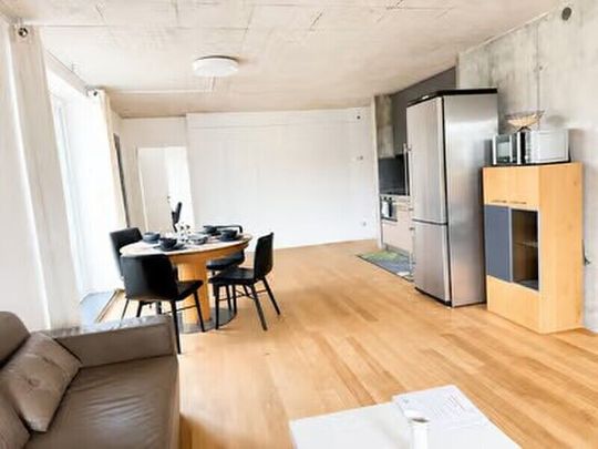 Elegant Furnished 2.5-Room Apartment with Private Balcony in Wallisellen - Foto 1