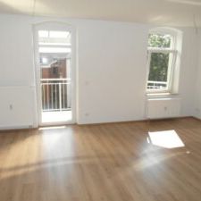 Beethovenstr. 6, Wohnung 6 ~~~ Dachgeschoss, Einbauküche, Balkon, Badezimmer mit Wanne, Spitzboden als Abstellfläche - Photo 1