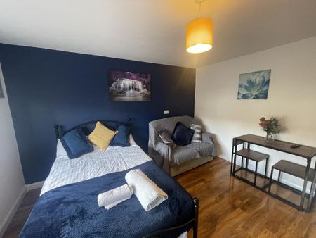 1 bedroom in a house share to rent - Photo 2