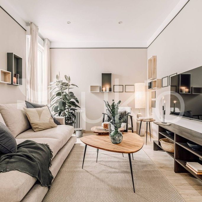 4 room luxury Apartment for rent in Madrid, Community of Madrid - Photo 1