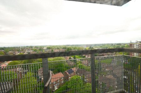 22 Lakeside Rise, Blackley, Manchester, Greater Manchester, M9 8QE - Photo 2