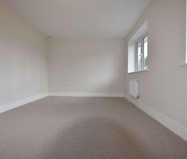 Holmwood, Forest Road, Binfield, RG42 - Photo 2