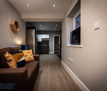 Spout Lane Room 3 - Photo 1