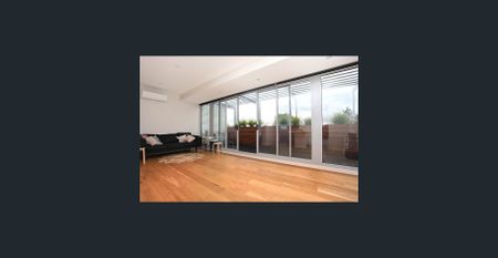 Stylish Two-Bedroom Apartment in a Prime Williamstown Location - Photo 4