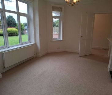 A spacious detached bungalow featuring two double bedrooms, a doubl... - Photo 6