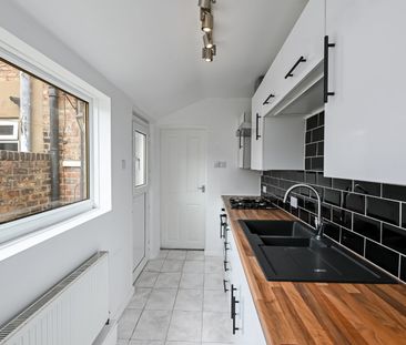 2 bedroom terraced house to rent - Photo 1