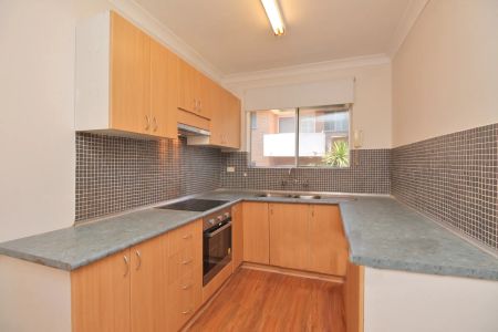 Tastefully Updated 2-Bedroom Apartment moments from Parramatta CBD! - Photo 3